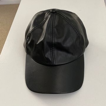 Aritzia - Caps (Black)