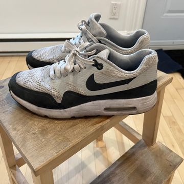 Nike - Sneakers (White, Black)