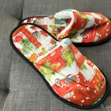 Aucune  - Slippers (White, Green, Red)