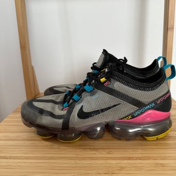 Nike  - Running (Black, Pink, Grey)