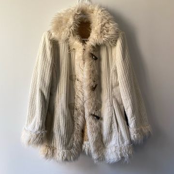 Unbranded - Faux fur coats (White, Beige)