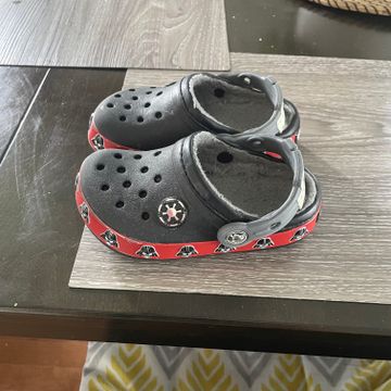 Crocs - Slippers (Black, Red, Grey)