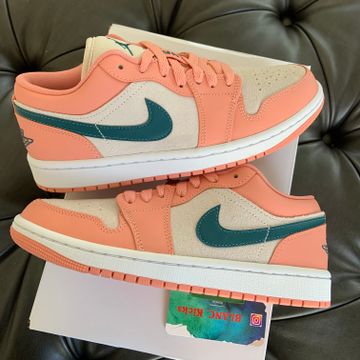Jordan - Sneakers (Green, Pink)