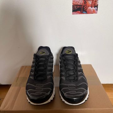 Nike - Sneakers (Black, Yellow, Silver)