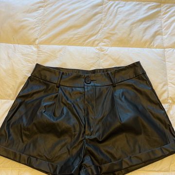 SHEIN - Shorts en cuir (Noir)