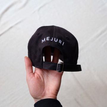 Mejuri  - Caps (Black)