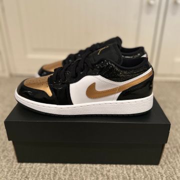 Jordan - Sneakers (White, Black, Gold)