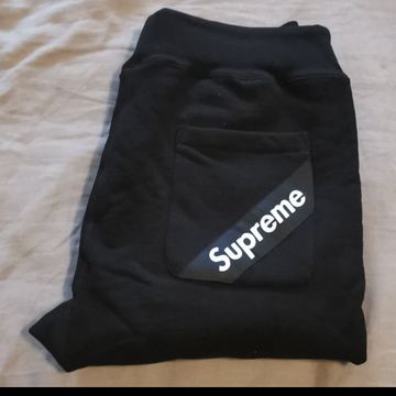 Supreme - Joggers & Sweatpants (Black)