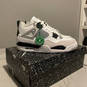Nike (Jordan) - Sneakers (White, Black)