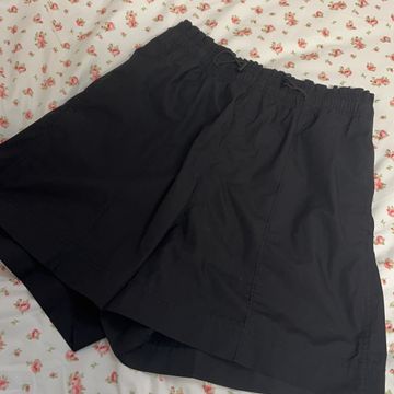 Uniqlo - High-waisted shorts (Black)