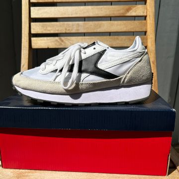 Reebok - Sneakers (White, Beige)