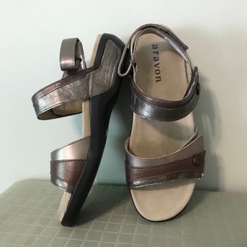 Aravon - Heeled sandals
