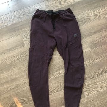 Nike - Joggers & Sweatpants (Purple)