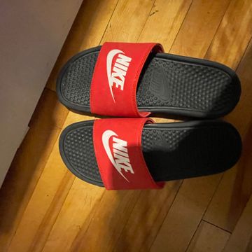 Nike - Flip flops (Black, Red)