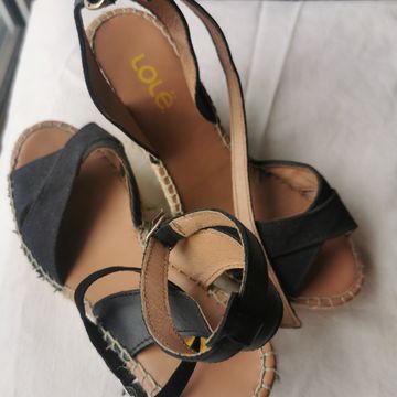 Lolë - Heeled sandals (Black)