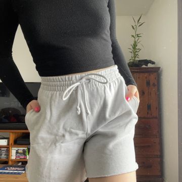 Aritzia - Shorts cargo (Blanc)