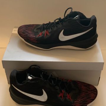 Nike - Sport en intérieur (Noir, Rouge, Gris)
