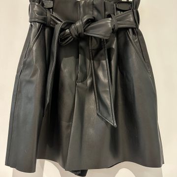 Zara - Shorts en cuir (Noir)