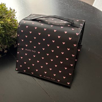 MARYKAY - Make-up bags (Black, Pink)