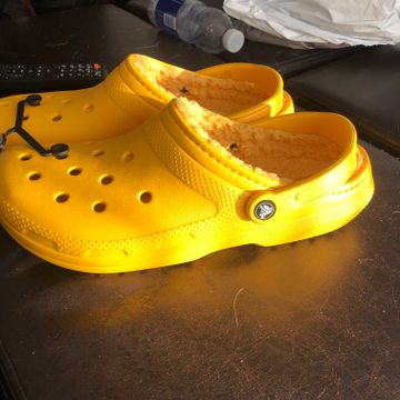Crocs - Slippers & flip-flops (Yellow)