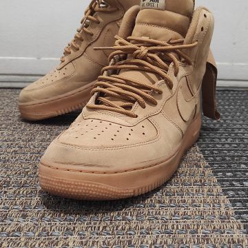 Nike - Sneakers (Brown)