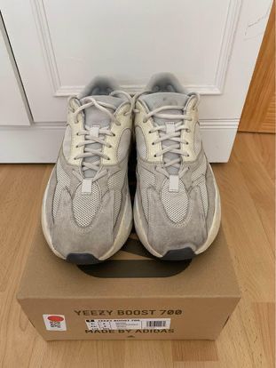 Yeezy 700 store analog sneakers