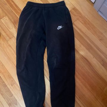 Nike  - Pantalons à jambes larges (Noir)