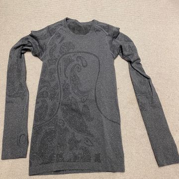 Lululemon  - Tops & T-shirts (Grey)