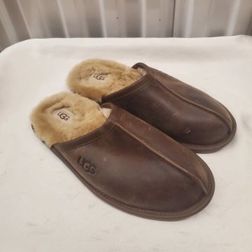 UGG - Slippers & flip-flops (Brown)