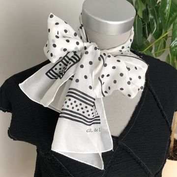 Gil de Losne Paris - Large scarves & shawls (White, Black)