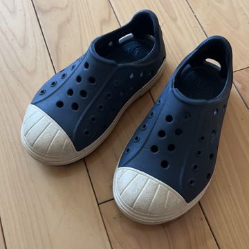 Crocs - Water shoes (Blue, Beige)