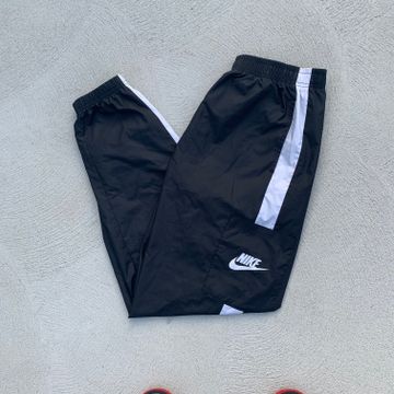 Nike  - Joggers & Sweatpants (White, Black)