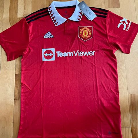 Manchester United 18/19 Away Womens Jersey, Men's Fashion, Activewear on  Carousell