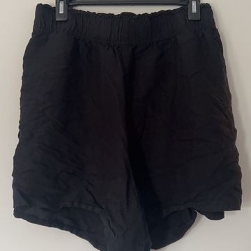 H&M - High-waisted shorts (Black)