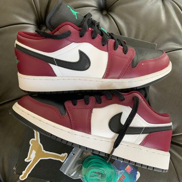 Jordan - Sneakers (Black, Green, Red)