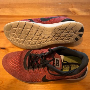 Nike - Indoor training (Red, Beige)