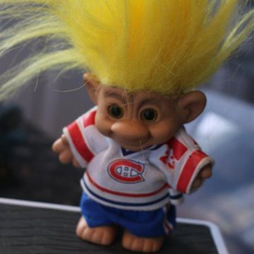 Vintage FOREST Troll IMM Doll yellow Hair Clothes Montreal Canadian Hockey Team - Action figures (Yellow)