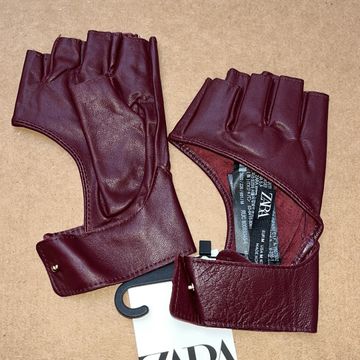 Zara - Gloves & Mittens