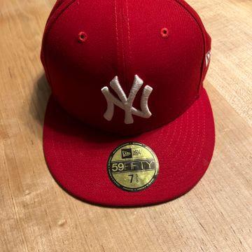New Era - Caps (Red)