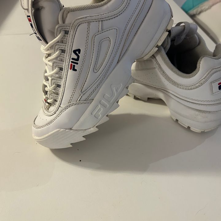 Fila on sale sneakers grey