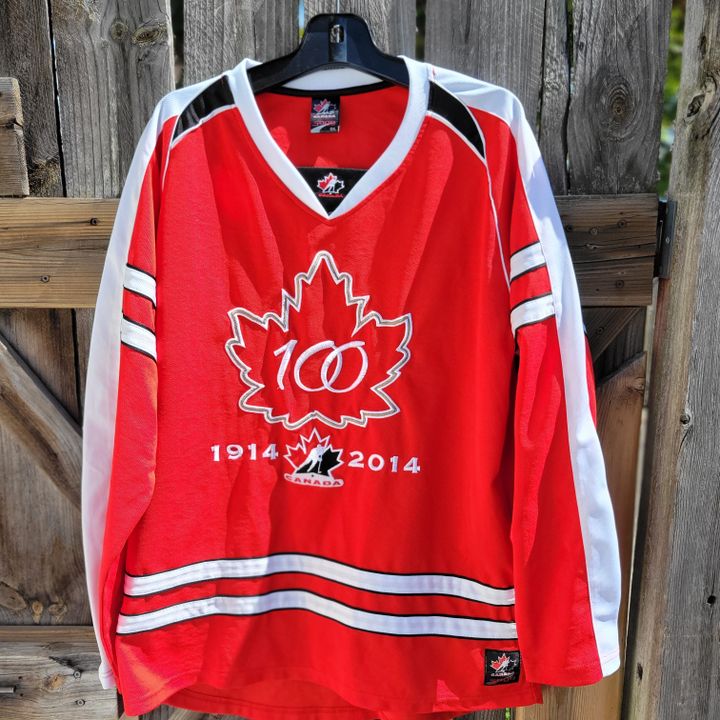 Tinkerblue: Team Canada Hockey Jersey