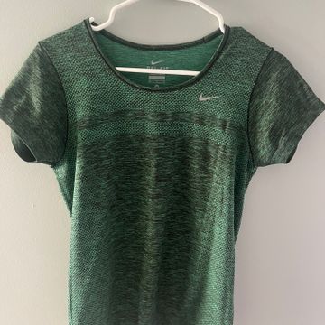 Nike - Hauts & T-shirts