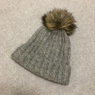 Aritzia - Winter hats