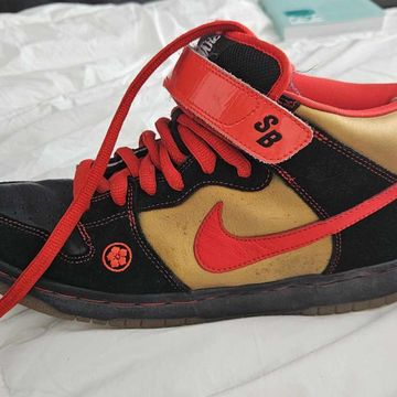 Nike - Sneakers (Noir, Rouge, Or)