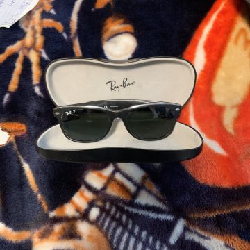 Ray Ban  - Sunglasses (Black, Grey)