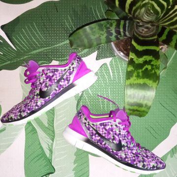 Nike - Sneakers (White, Black, Purple, Neon)