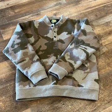 Cabela's waterfowl store sweater