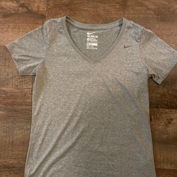 Nike - Activewear, Tops & T-shirts