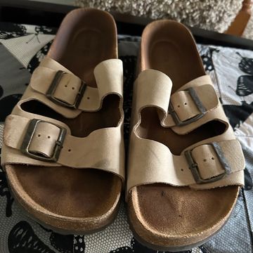 Unclear branding  - Sandals