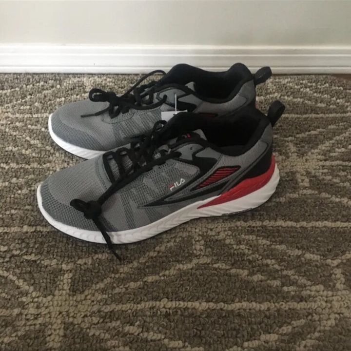 Fila trainers sale silver